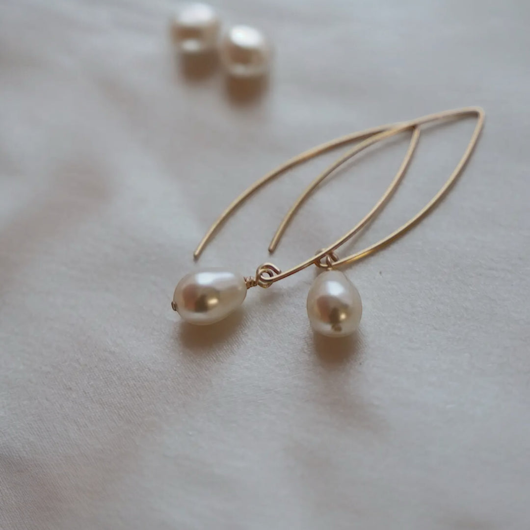 Mia Pearl Earrings