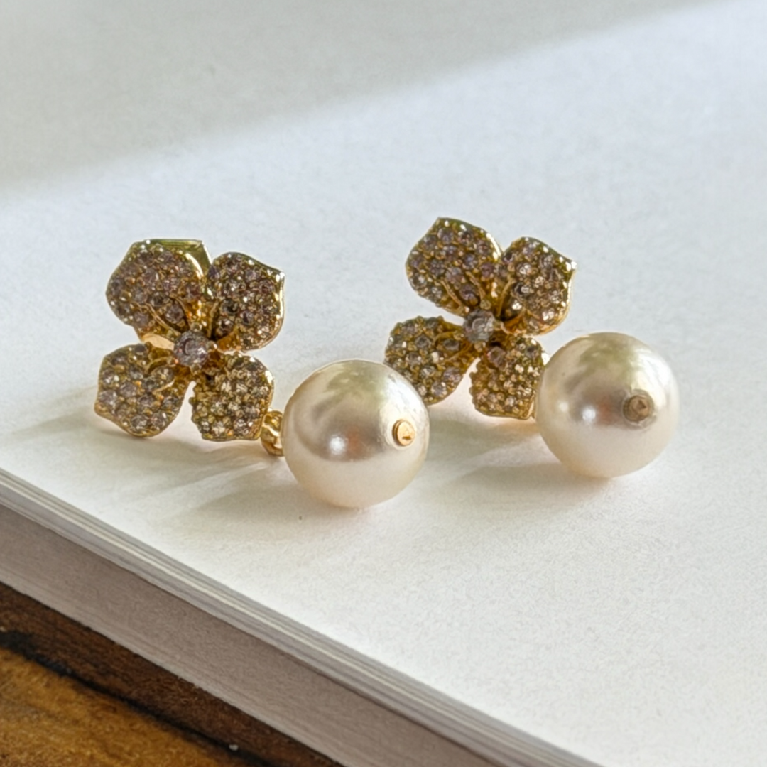 Flower Pearl Stud